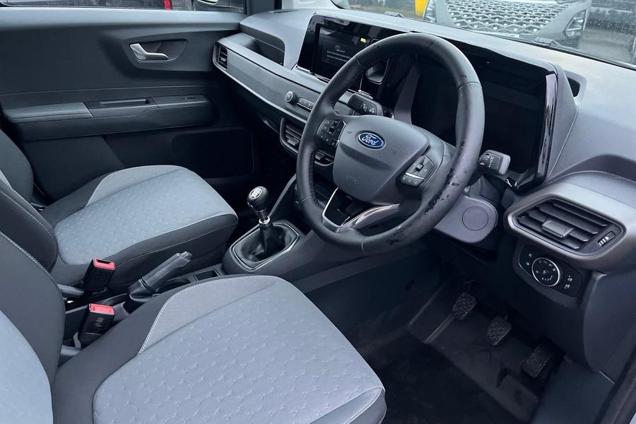 Ford TRANSIT COURIER Photo b9d6a022-b376-4642-9e6e-ba84b954a68d.jpg