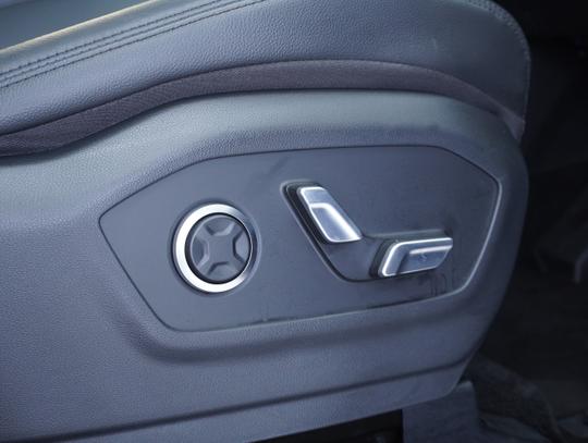 Hyundai Santa Fe Photo b9fa7271-9ec2-4739-b5bd-4763924d167a.jpg