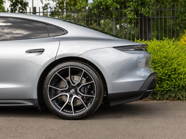 PORSCHE Taycan Photo 39