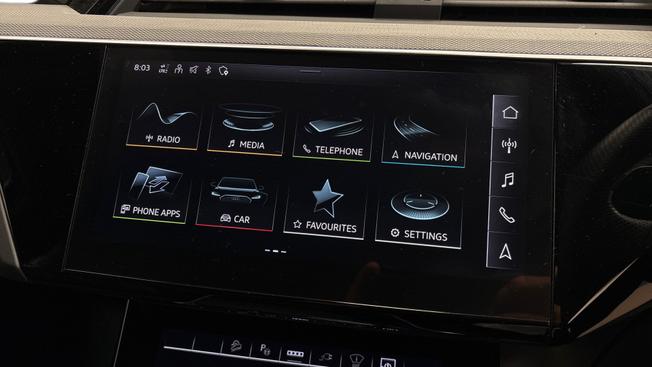 AUDI Q8 e-tron Photo 8