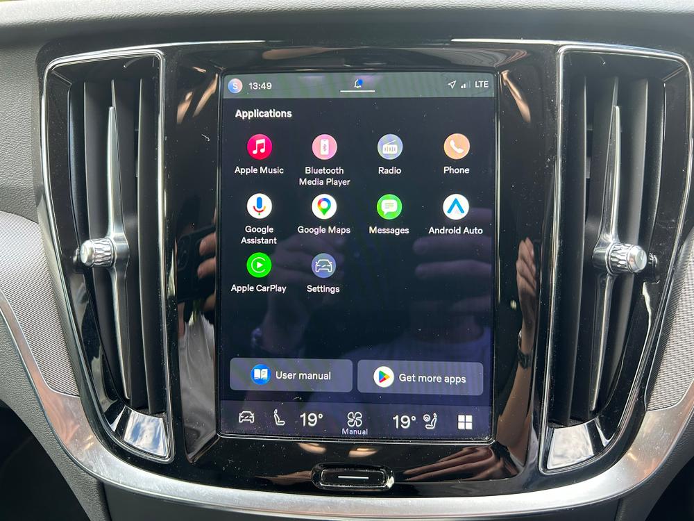 Used Volvo V60 Cross Country YM23KNX 35