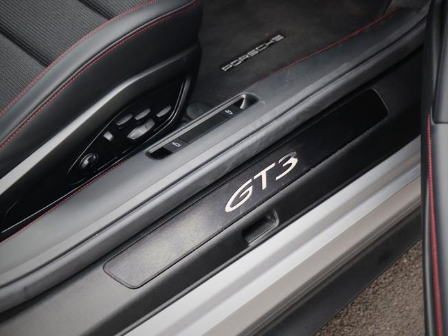 PORSCHE 911 Photo 23