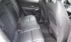 Jaguar E-PACE Photo 32