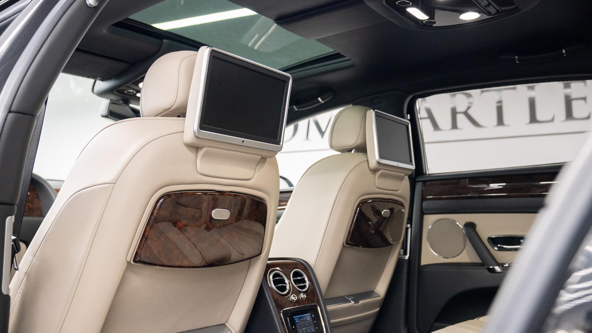 Bentley Flying Spur Photo ba4c1685-1f59-4d12-96fd-448c9c7adea4.jpg