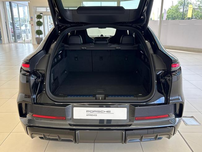 Porsche Cayenne Electric Photo 15