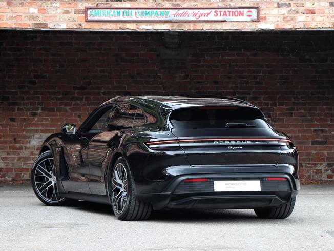 PORSCHE Taycan Photo 3