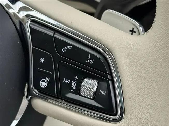 BENTLEY Bentayga Photo 18