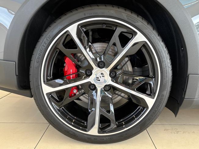 PORSCHE Taycan Photo 24