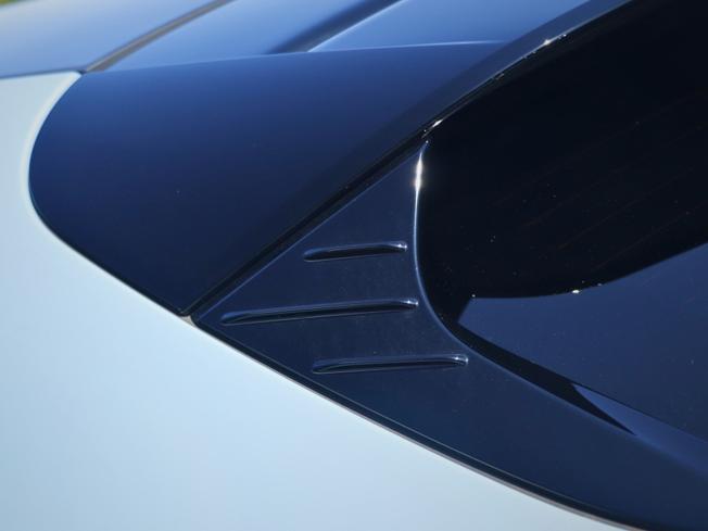 PORSCHE Taycan Photo 16