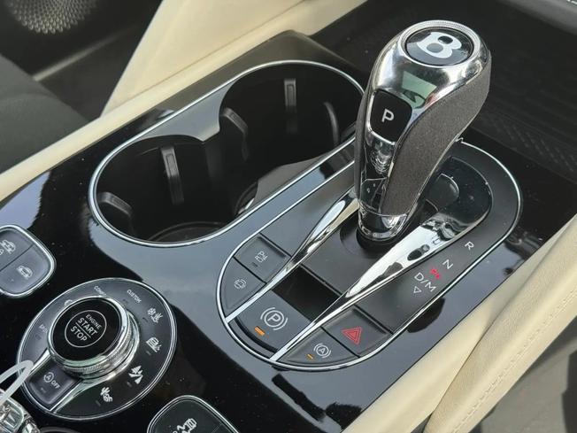 BENTLEY Bentayga Photo 9
