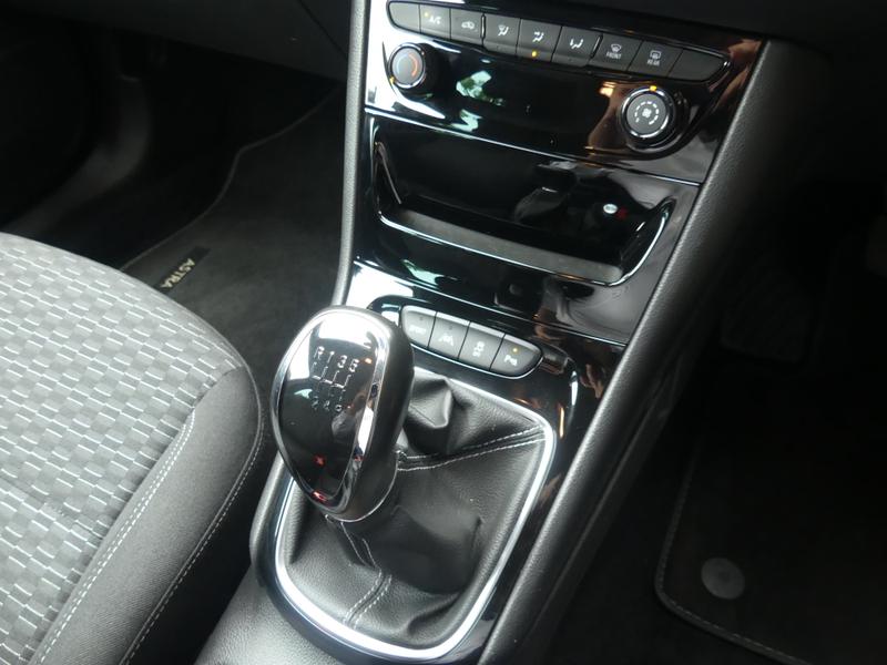 Vauxhall Astra Photo baa0d3a7-1949-4a5b-86ac-b1a7b92b3b28.jpg