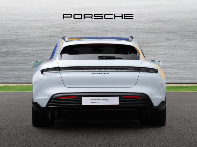 Porsche TAYCAN Photo 7