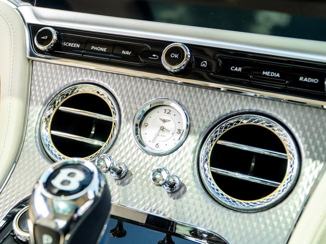 BENTLEY Continental GT  Photo 26