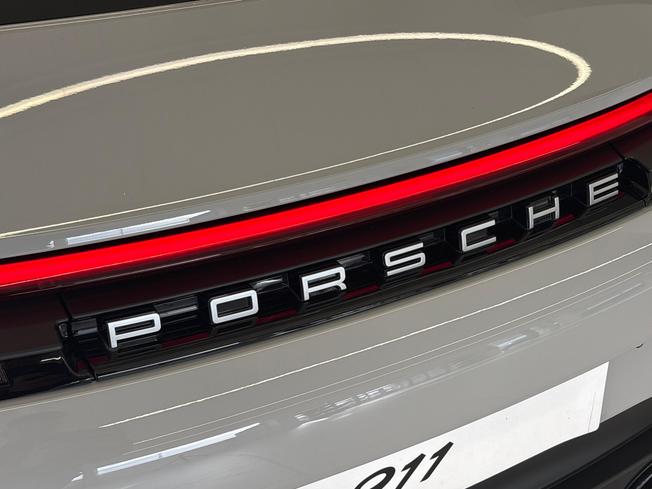 PORSCHE 911 Photo 33