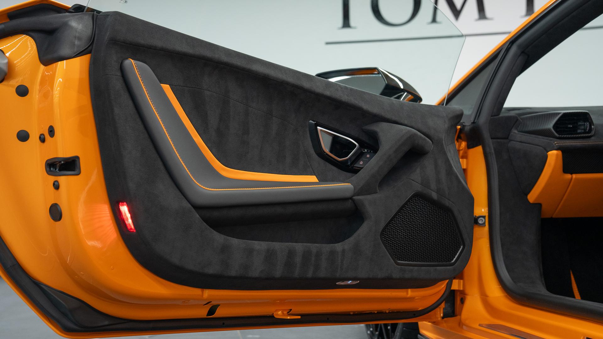 LAMBORGHINI Huracan Photo bac8fdfb-881f-40b2-8158-f2d0c5ea7e2c.jpg