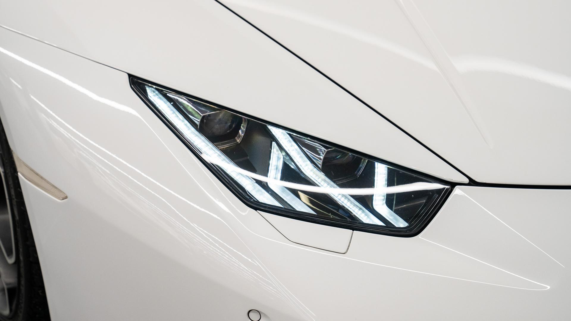 LAMBORGHINI Huracan Photo bad4f7d9-db0a-4b4f-9418-dbc9924b654f.jpg