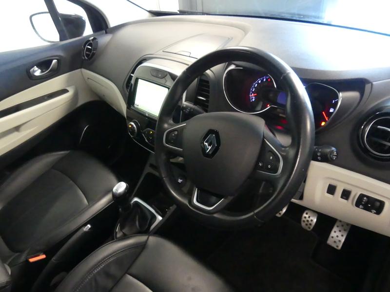 Renault Captur Photo bad7eb17-7e68-41c8-8ebc-d88e1dd6003e.jpg