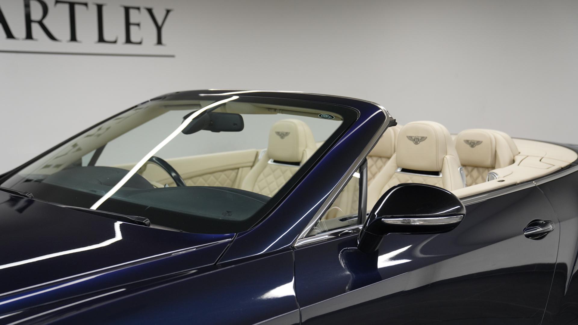 Bentley Continental Photo baea0706-e360-4243-a578-7fd6251545ef.jpg