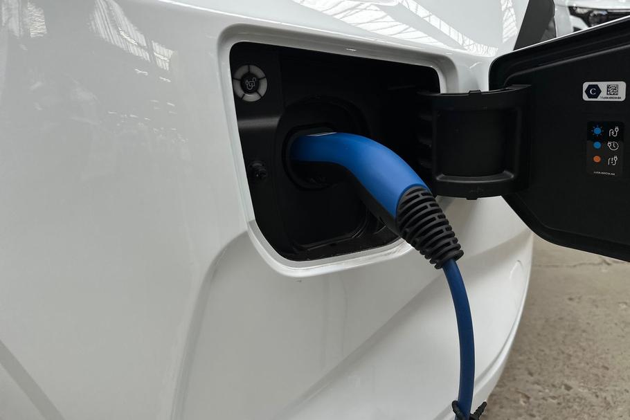 Used Ford TRANSIT CUSTOM CUSTLIMPHEV01 19