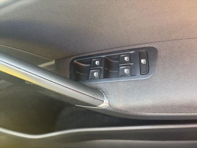 Volkswagen Golf Photo baf88b8c-7585-483c-a225-26d194d017dd.jpg