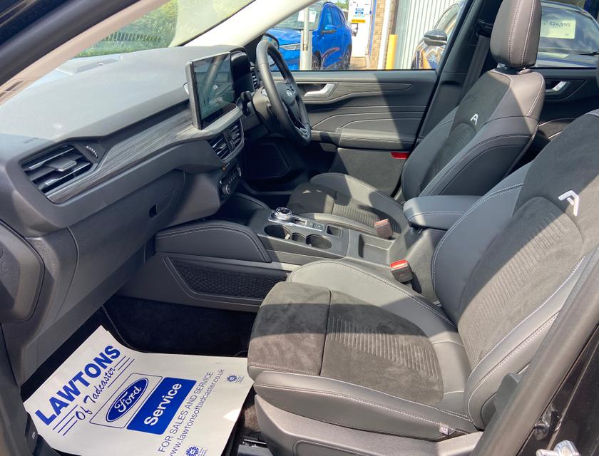 Ford Kuga Photo bafcbd86-7ae7-44fa-a596-449729e41b60.jpg