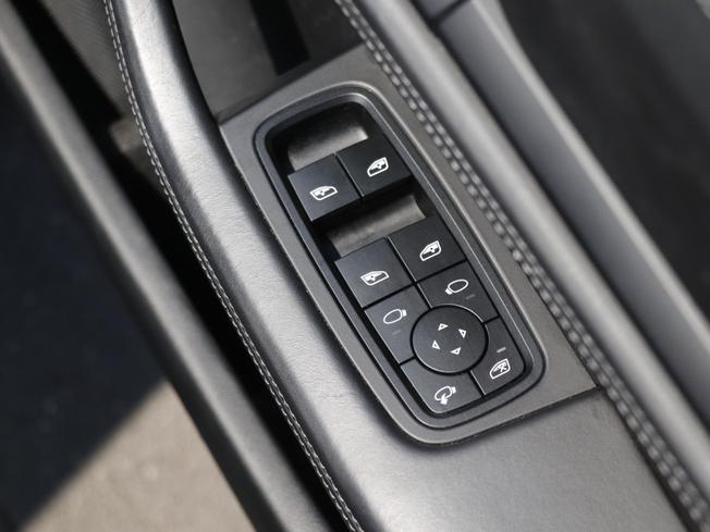 PORSCHE Taycan Photo 25