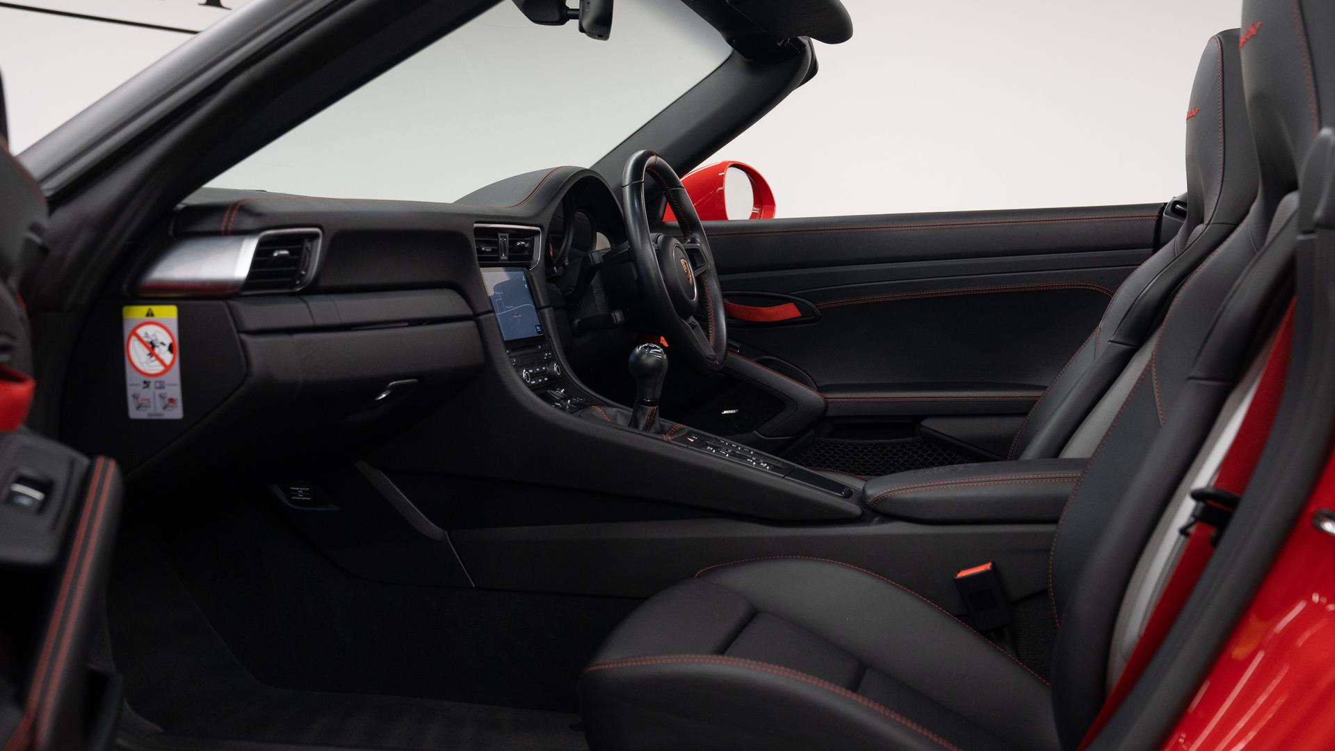 Porsche 911 Photo bb240b73-4d06-412f-8267-2fe52476addb.jpg