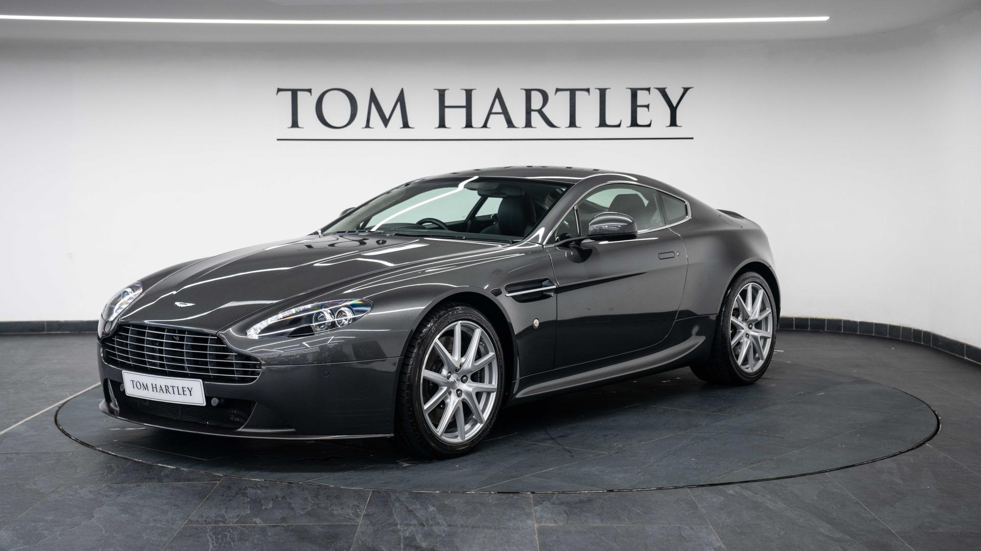 Aston Martin Vantage Photo bb380a49-8ff9-40cb-a13d-80a7c0ffbd3d.jpg