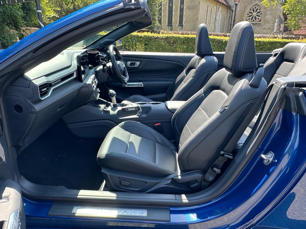 Used Ford Mustang MT25YKB 18
