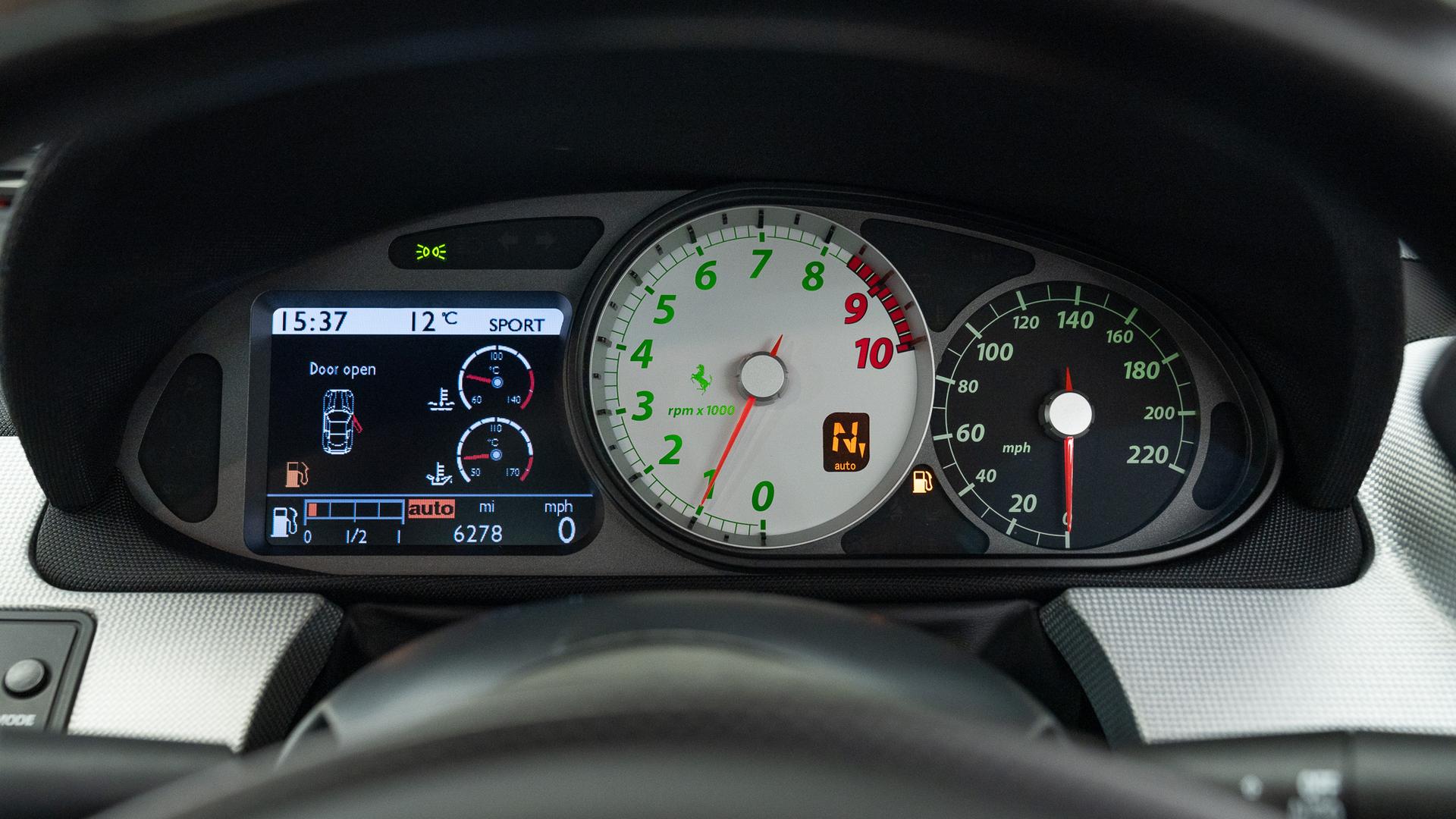 Ferrari 599 GTB Photo bb4a69bd-d615-4604-867c-59a7ffdda6e3.jpg