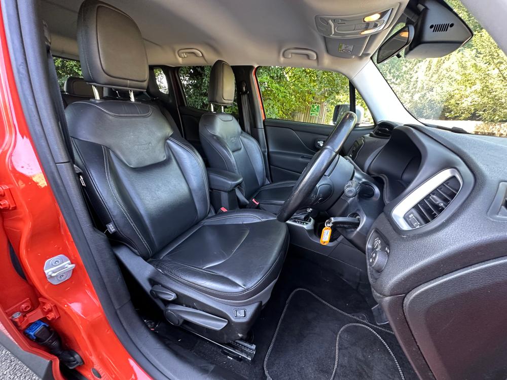 Used Jeep Renegade LW17YWJ 24