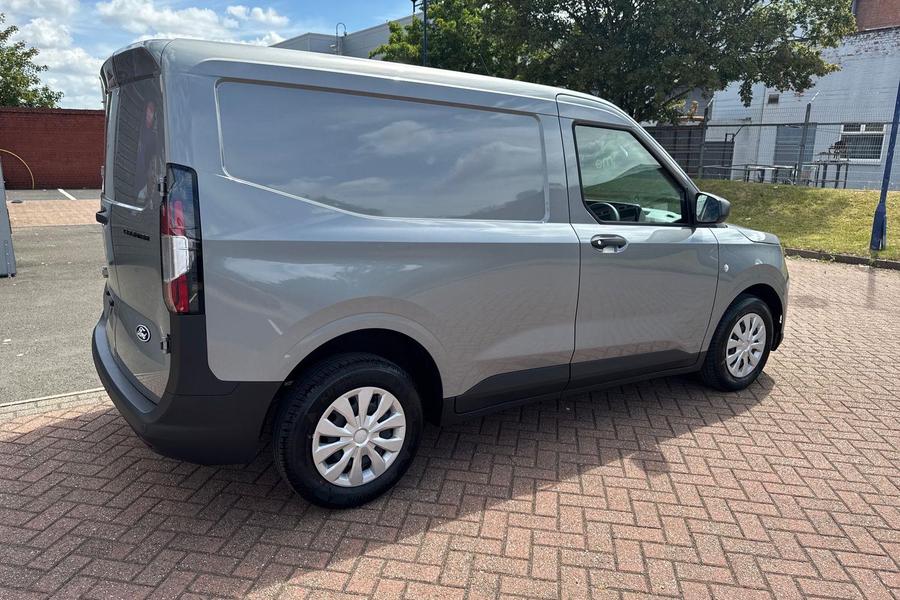 Ford TRANSIT COURIER Photo bb540d19-4081-406c-be05-d9f175465e76.jpg