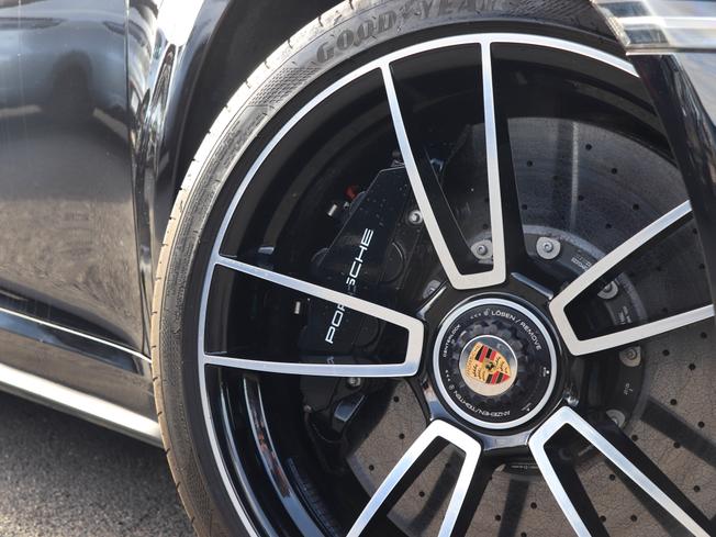 PORSCHE 911 Photo 8