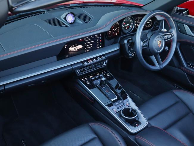 PORSCHE 911 Photo 37