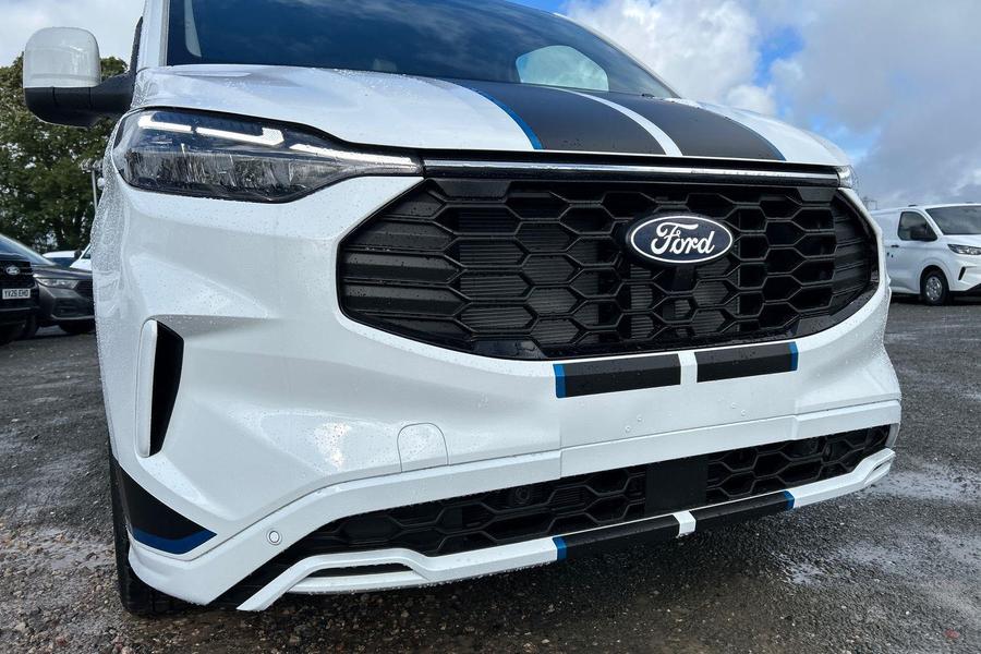 Ford TRANSIT CUSTOM Photo bb66047a-471c-4c89-a184-2afd79e807c1.jpg