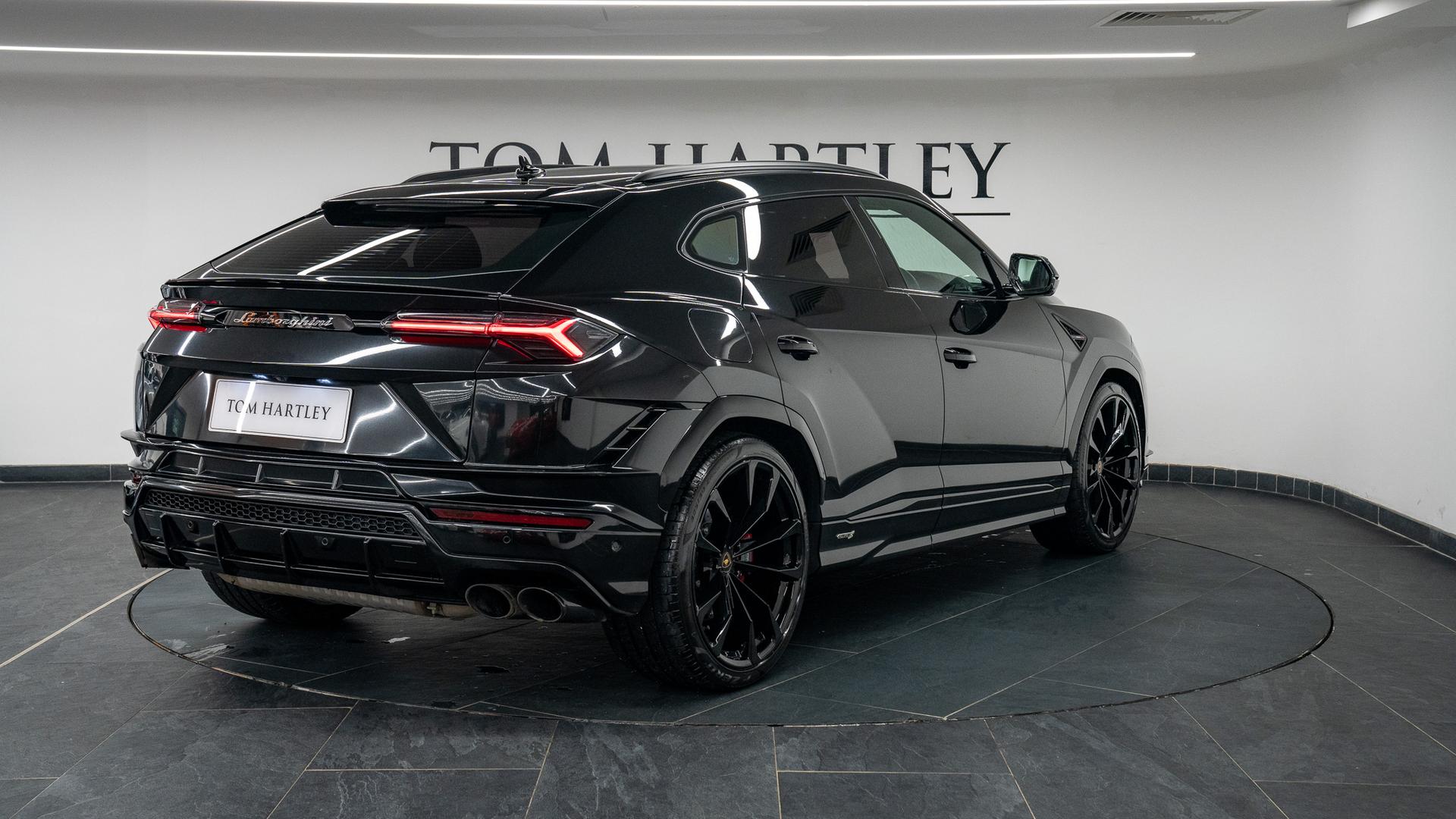 LAMBORGHINI Urus Photo bb6887c9-a540-4e74-a91a-6218cbf483ee.jpg