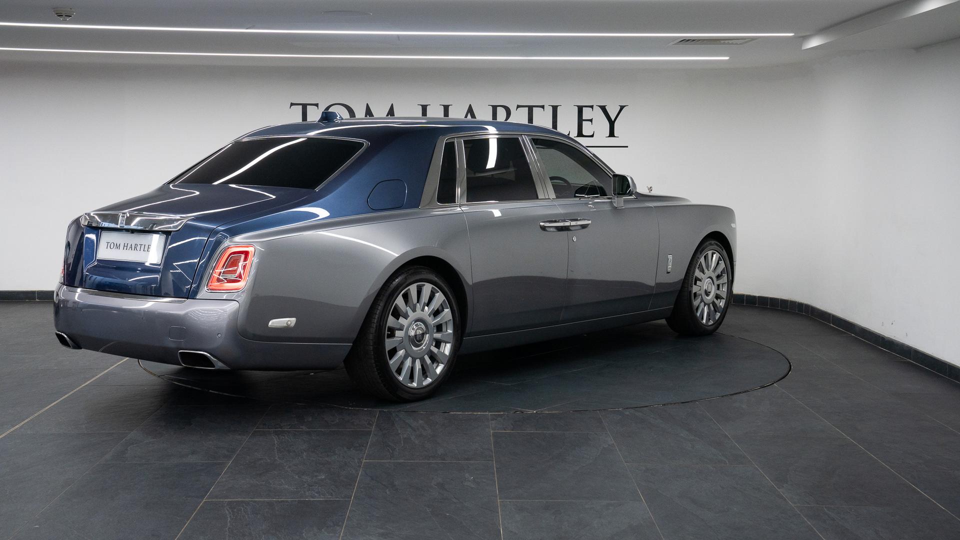 Rolls-Royce Phantom Photo bb6a1d81-591f-48fb-9e46-6fbcc1ffc585.jpg