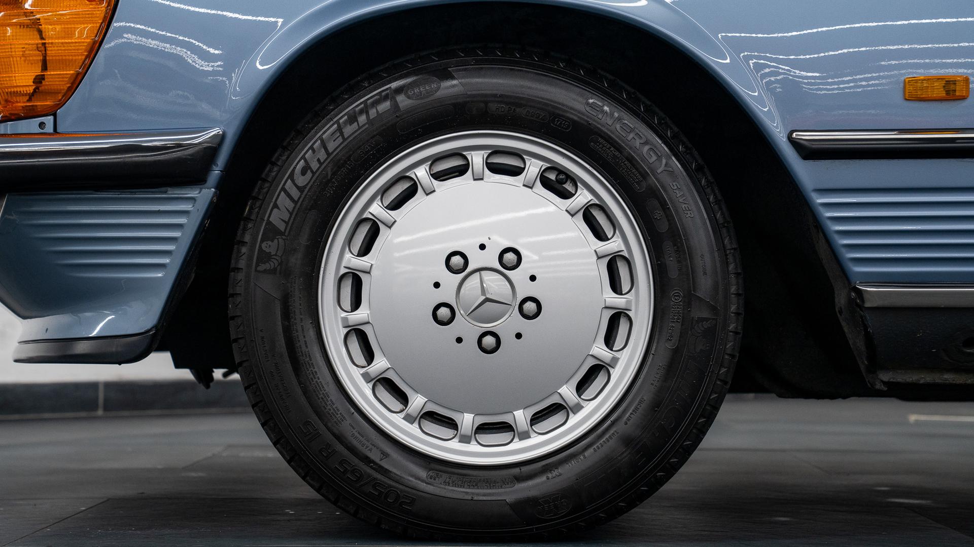 Mercedes-Benz 300 Photo bb6db1ee-986a-4a8a-ad9c-b64f9d87bd34.jpg