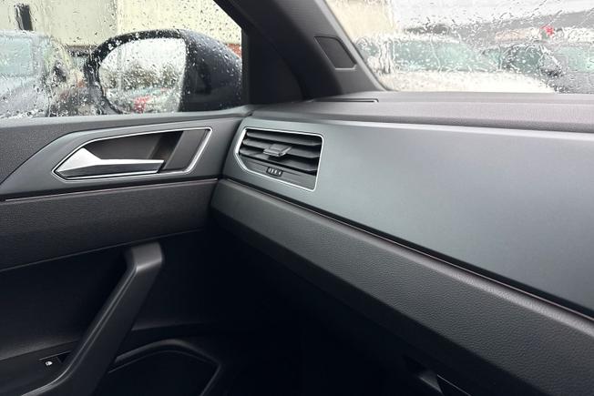 VOLKSWAGEN Taigo Photo 22