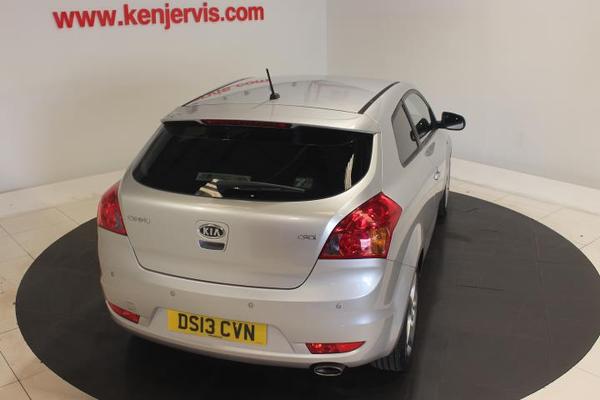 Kia ProCeed 1.6 CRDi 3 Hatchback 3dr Diesel Manual Euro 5 (113 bhp) Photo 6