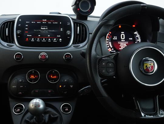 Abarth 595 Photo bbd30f37-2af9-4d33-b6d0-205d5c2080ef.jpg