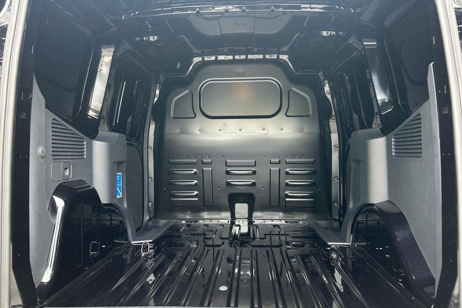 Ford E-TRANSIT COURIER Photo bbd9ac76-cefa-48dd-a45c-b8f63f4a87af.jpg
