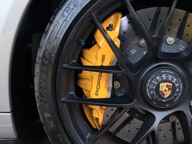 PORSCHE 911 Photo 8