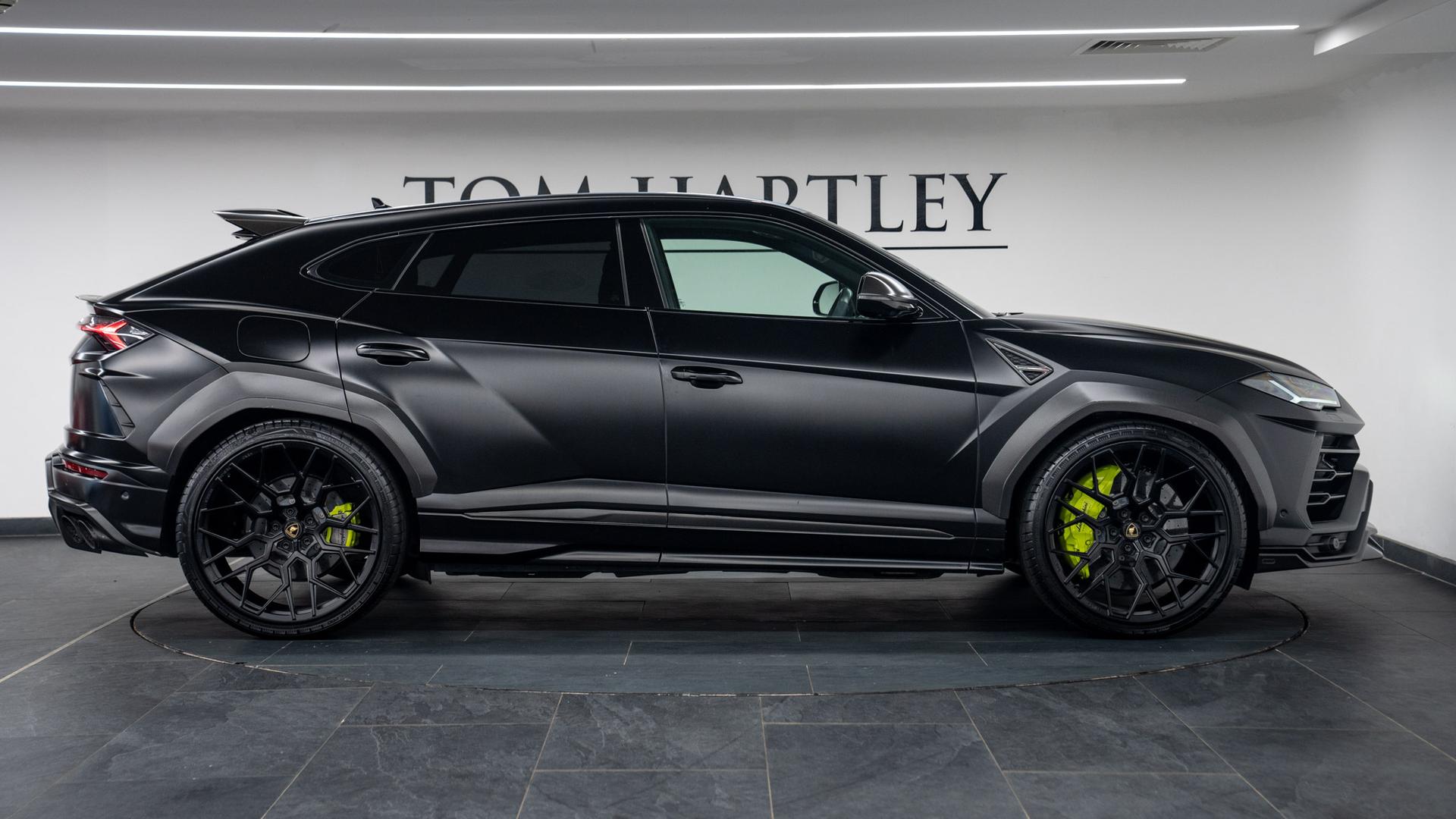 LAMBORGHINI Urus Photo bbfc31d1-8dd8-4906-8add-301bd6002166.jpg