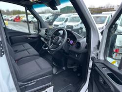 Mercedes-Benz Sprinter Photo 22