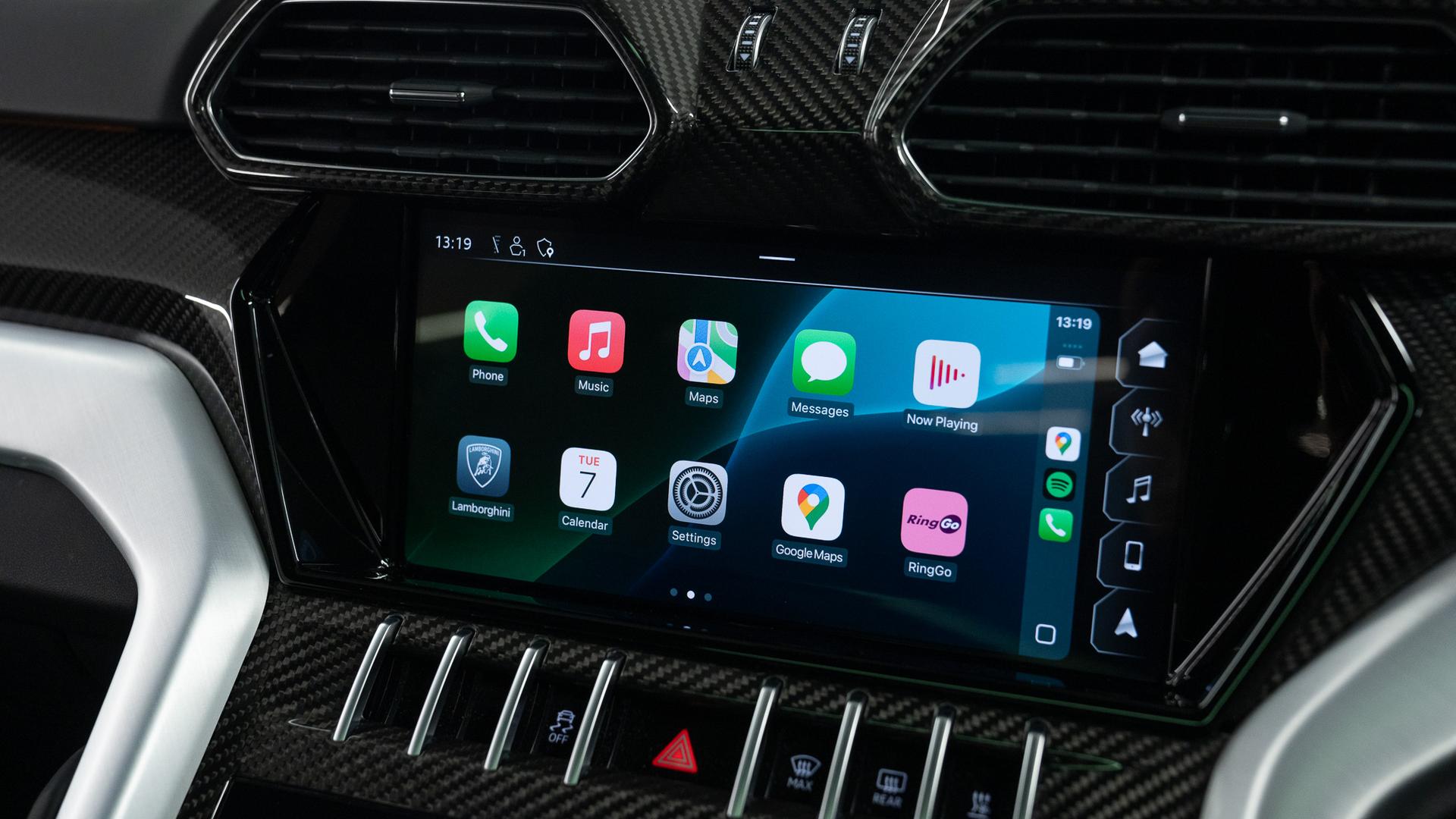 LAMBORGHINI Urus Photo bc0a1da8-e6d0-421c-aaa7-7d013c25d9bb.jpg