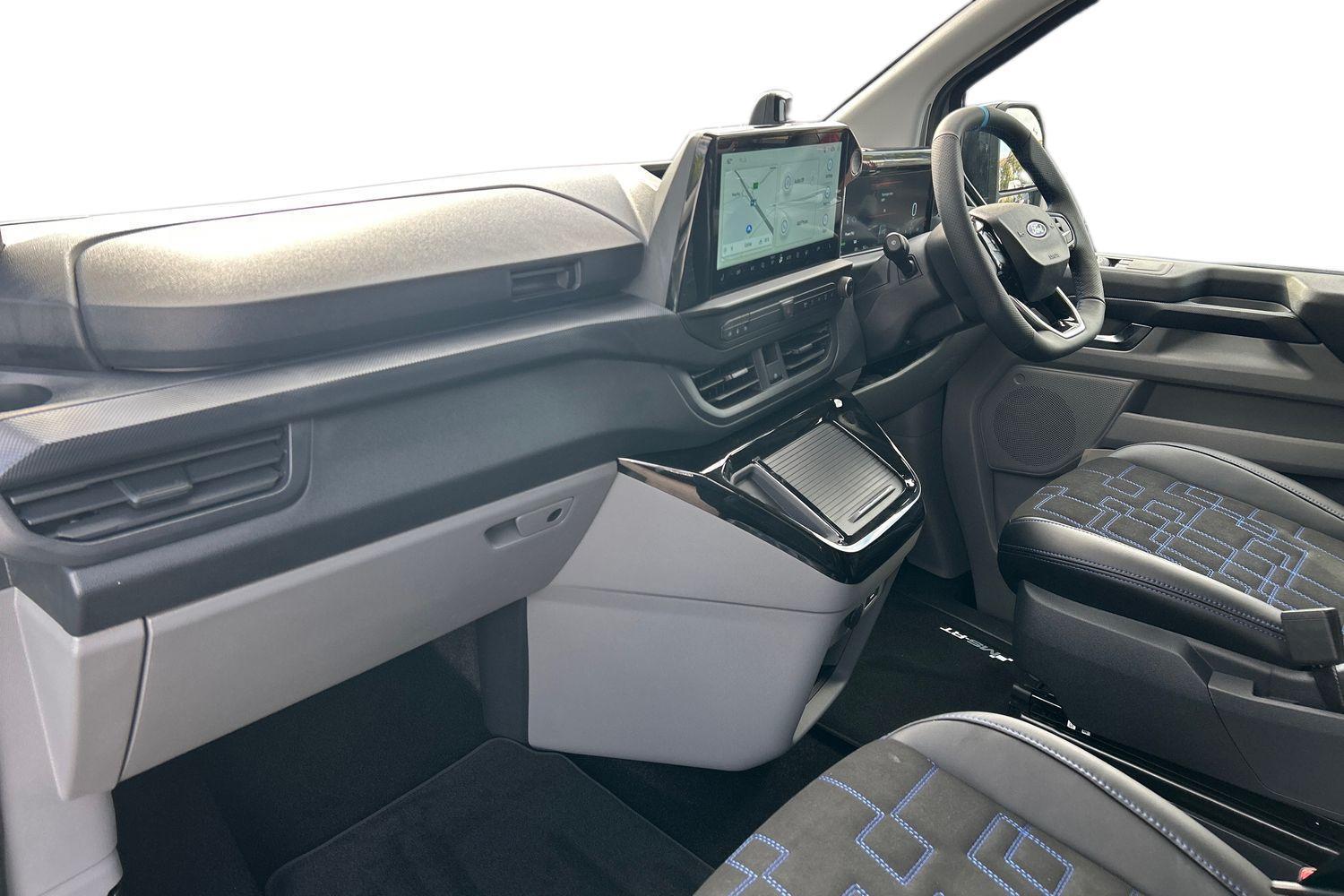 Ford TRANSIT CUSTOM Photo 3