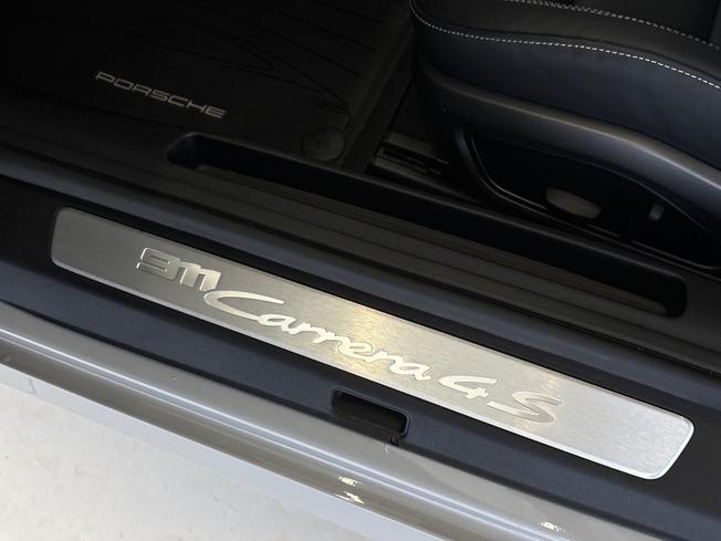 PORSCHE 911 Photo 29