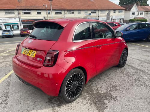 Fiat 500e Photo bc349c7b-7392-47d3-9047-ace4d72fcc5c.jpeg