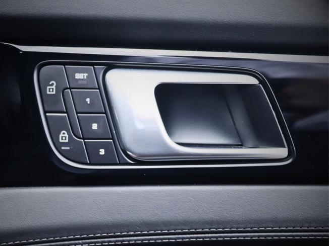 PORSCHE Panamera Photo 28